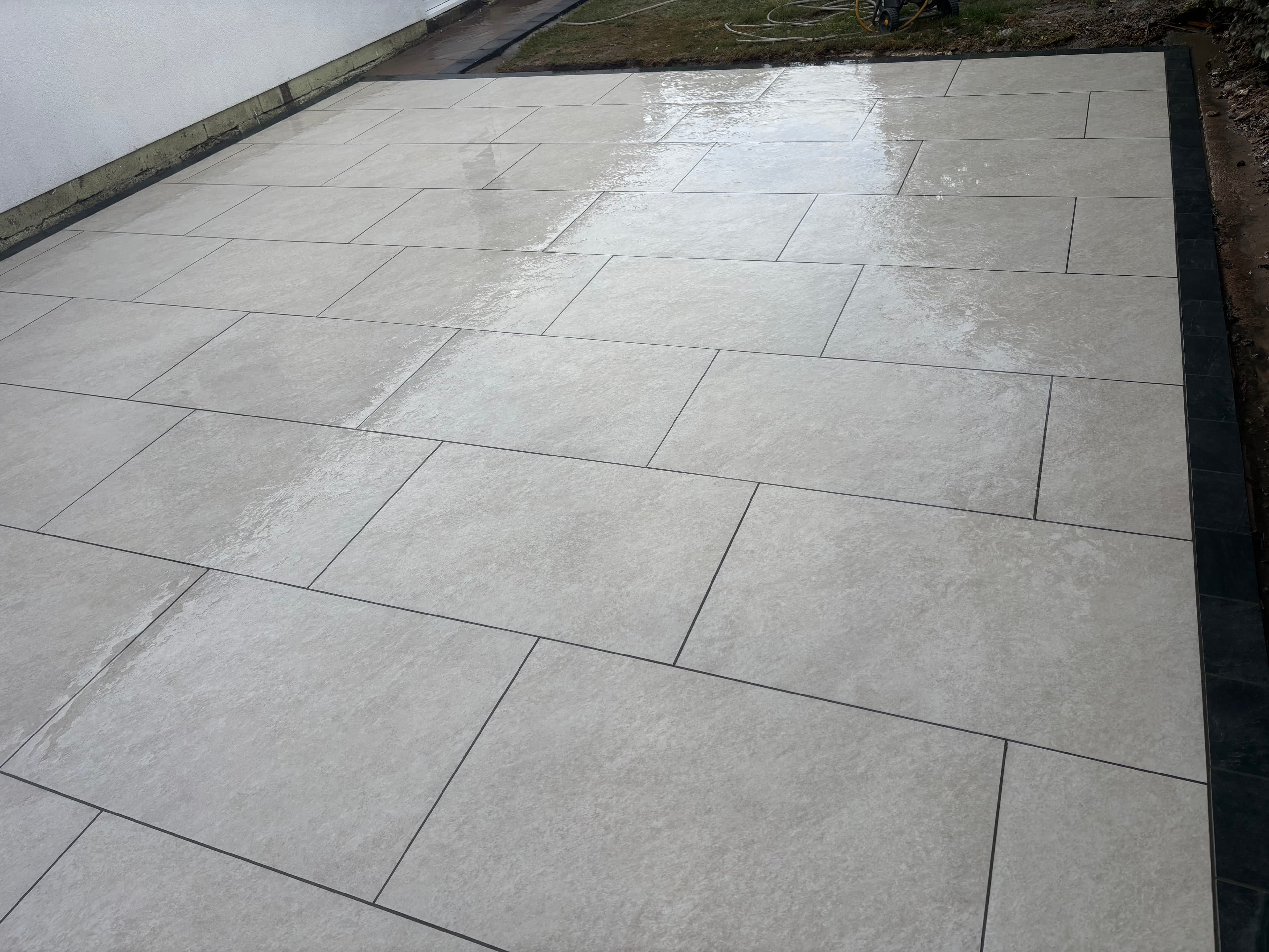 Close-up of the anthracite border tile contrasting with the main porcelain patio